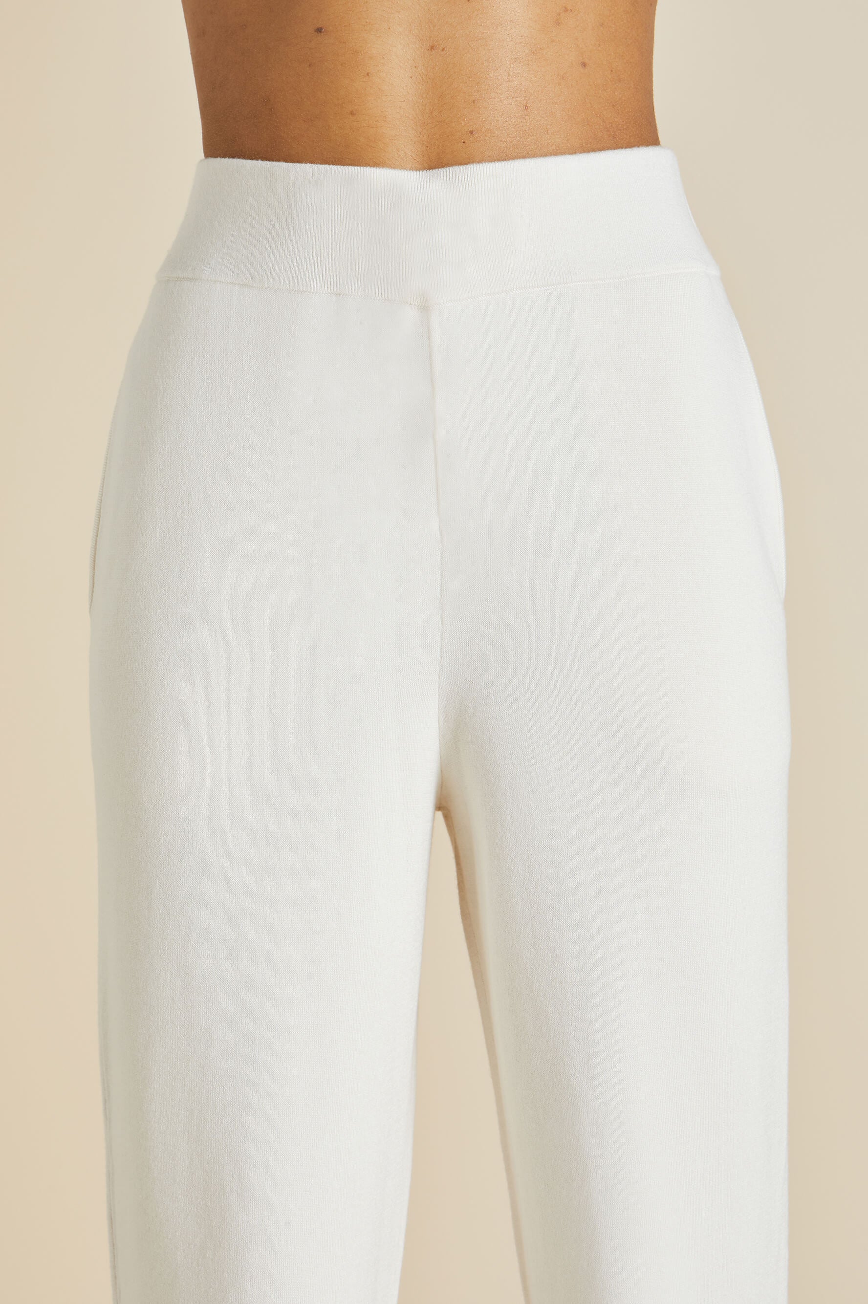 Carmel Alaska Ivory Knitwear in Silk-Cashmere - Image 9