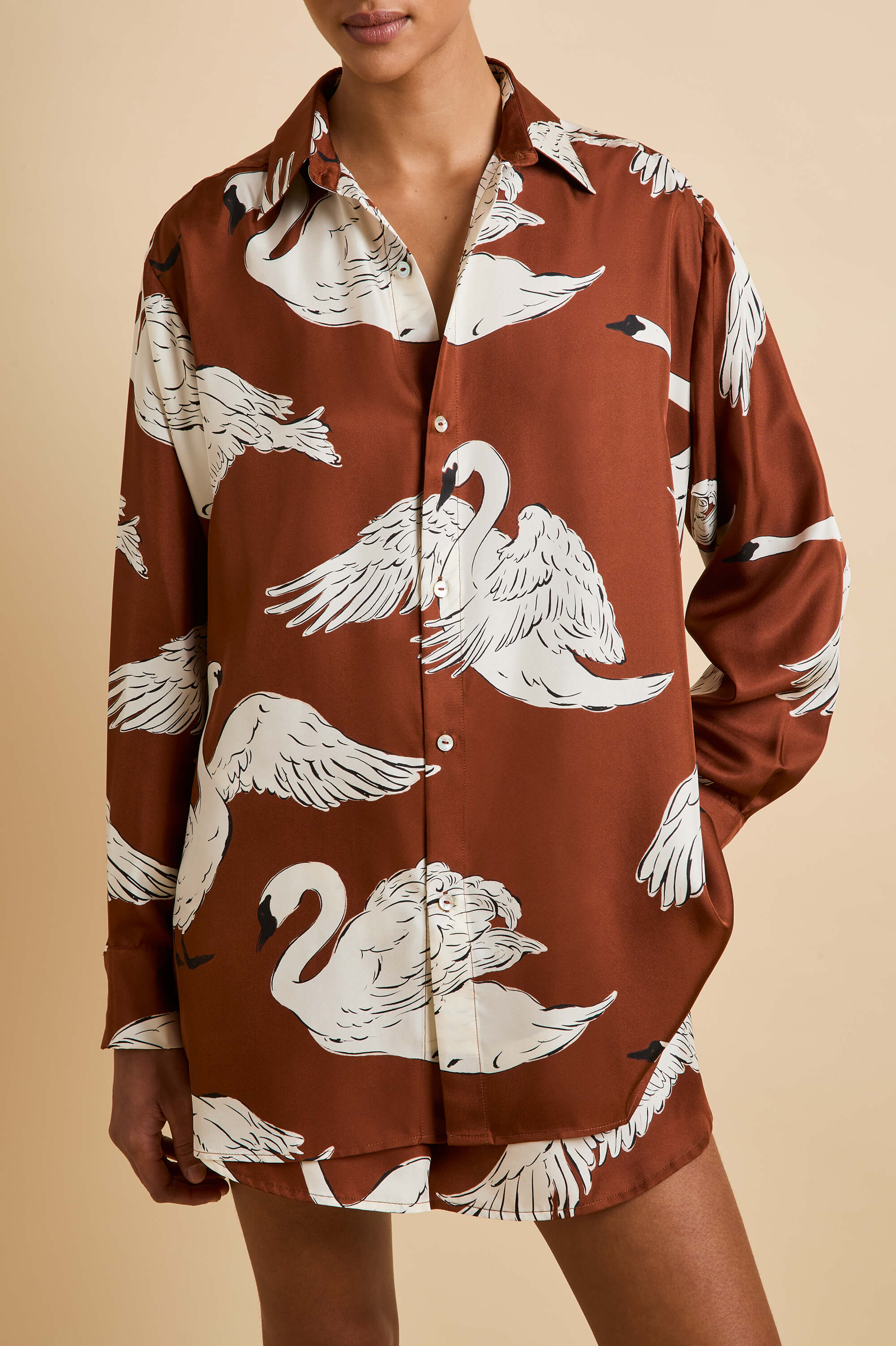 Kick Inés Brown Swan Pyjamas in Silk Twill - Image 3