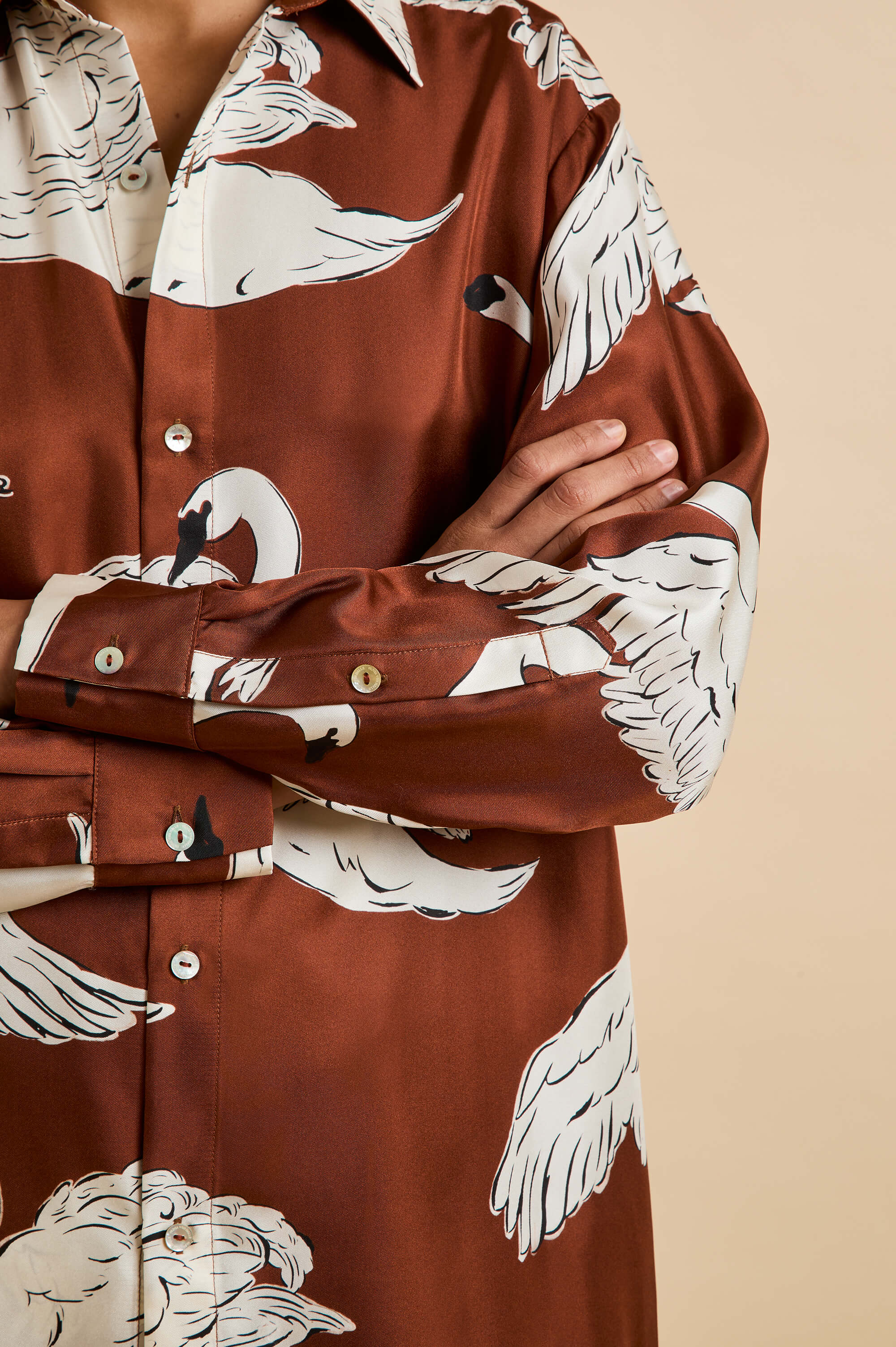 Kick Inés Brown Swan Pyjamas in Silk Twill - Image 4