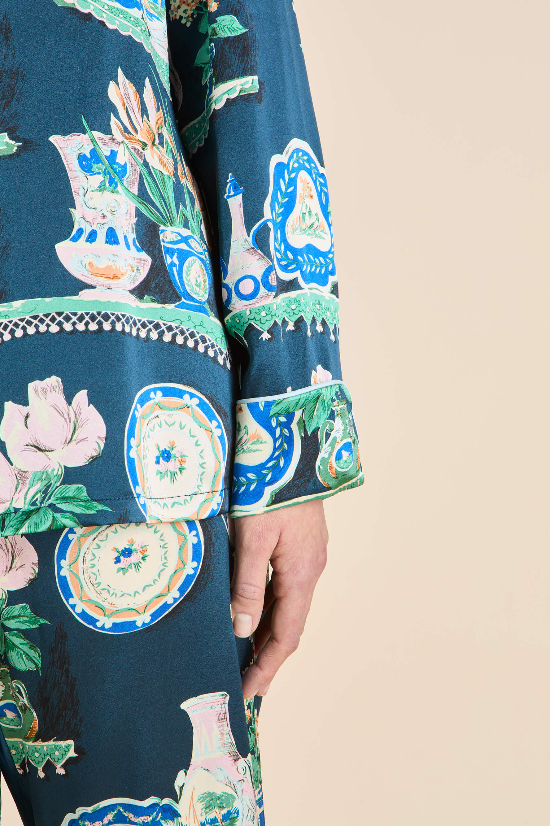 Lila Giotto Blue Plate Pyjamas in Silk Satin - Image 5
