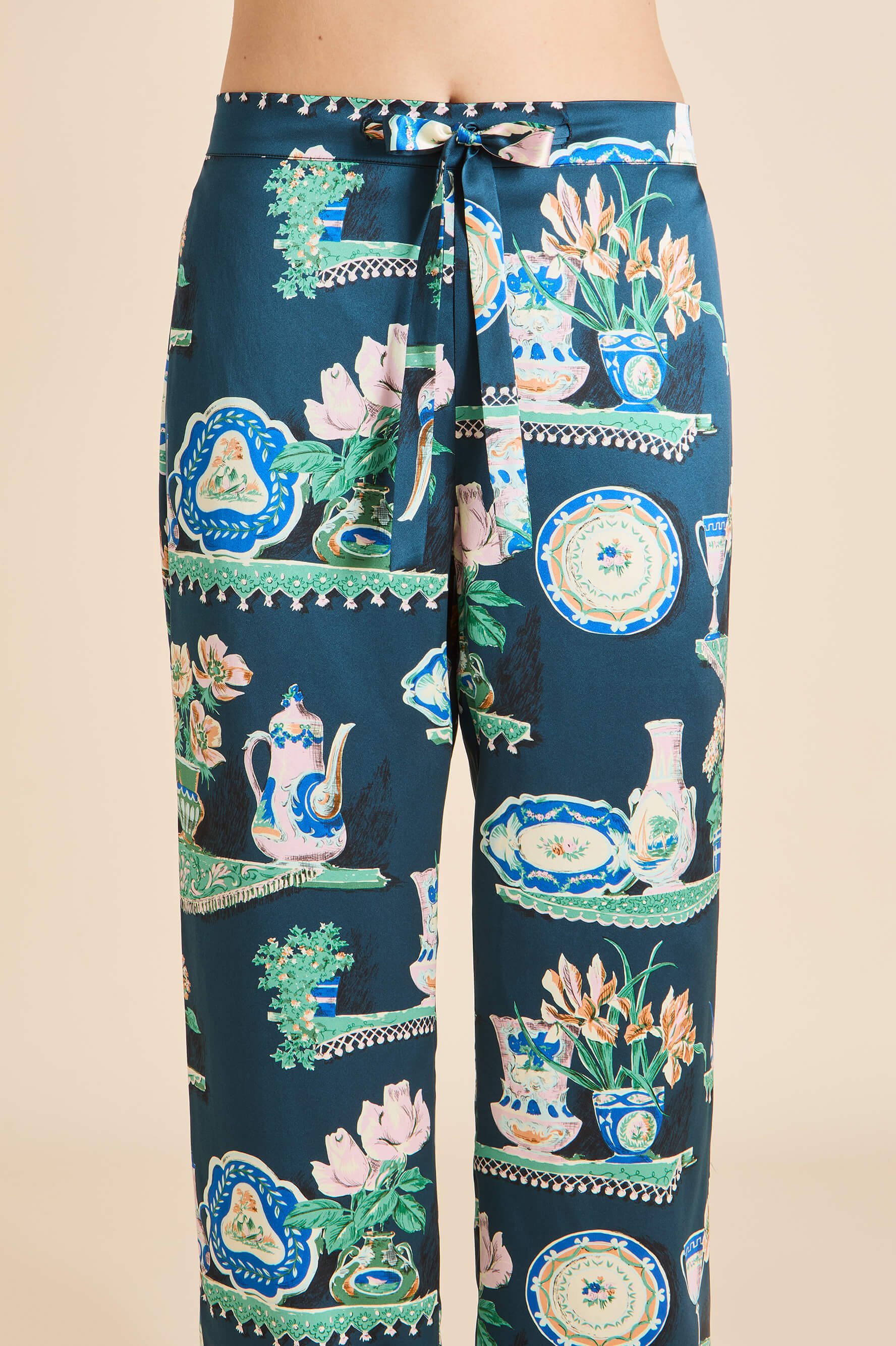 Lila Giotto Blue Plate Pyjamas in Silk Satin - Image 6