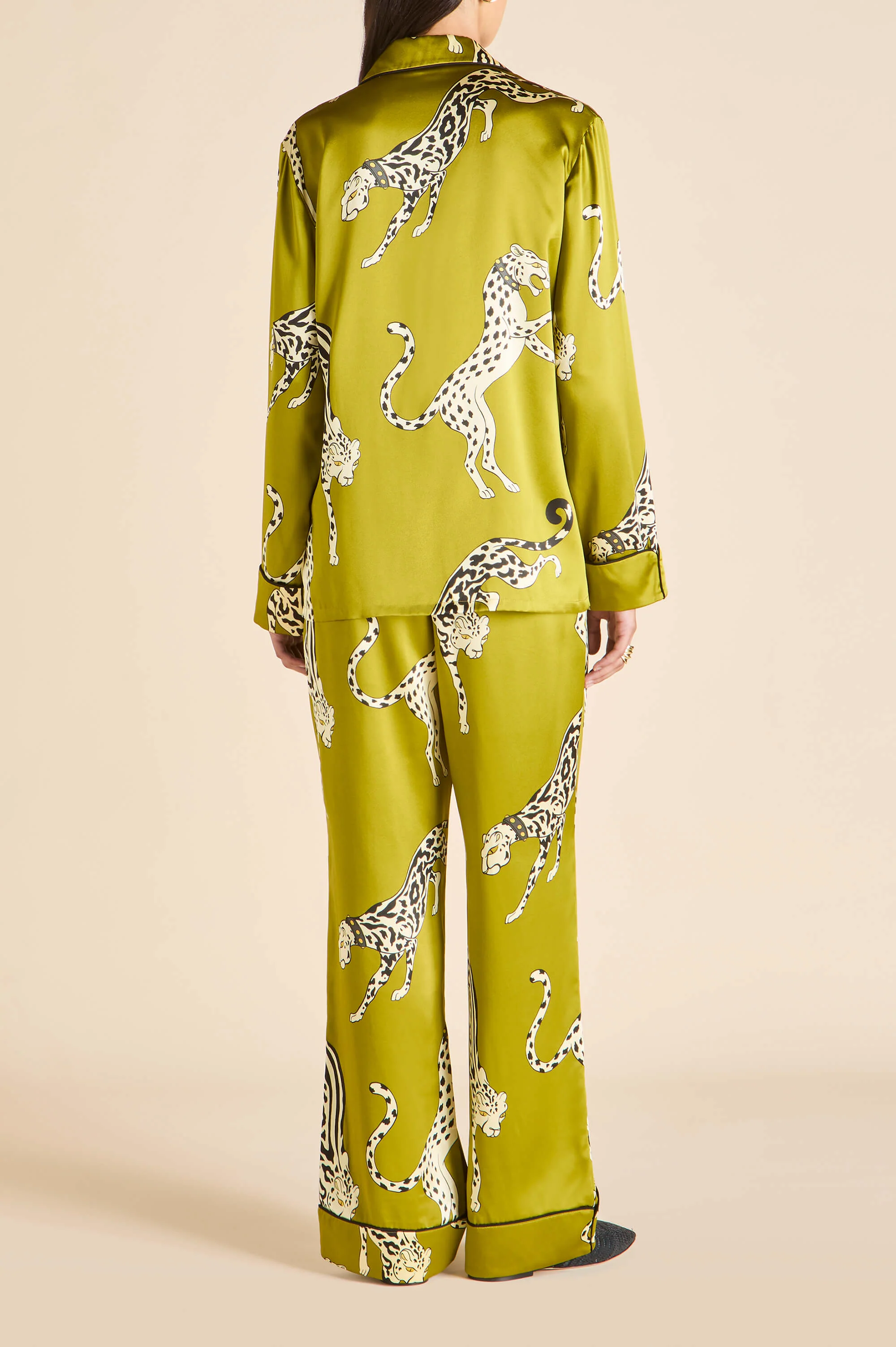 Lila Chanson Green Leopard Pyjamas in Silk Satin - Image 4