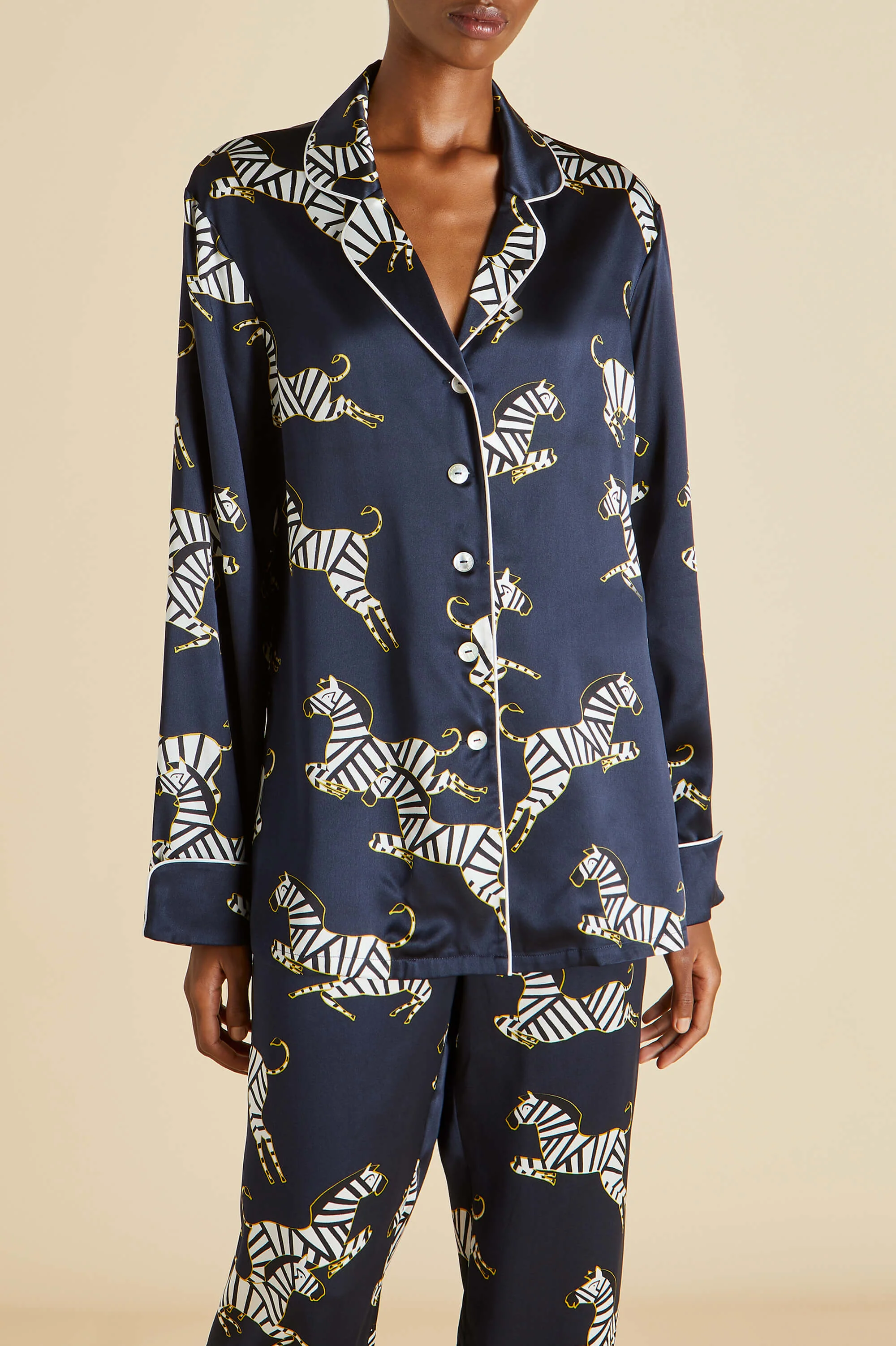 Lila Zizi Navy Pyjamas in Silk Satin - Image 3