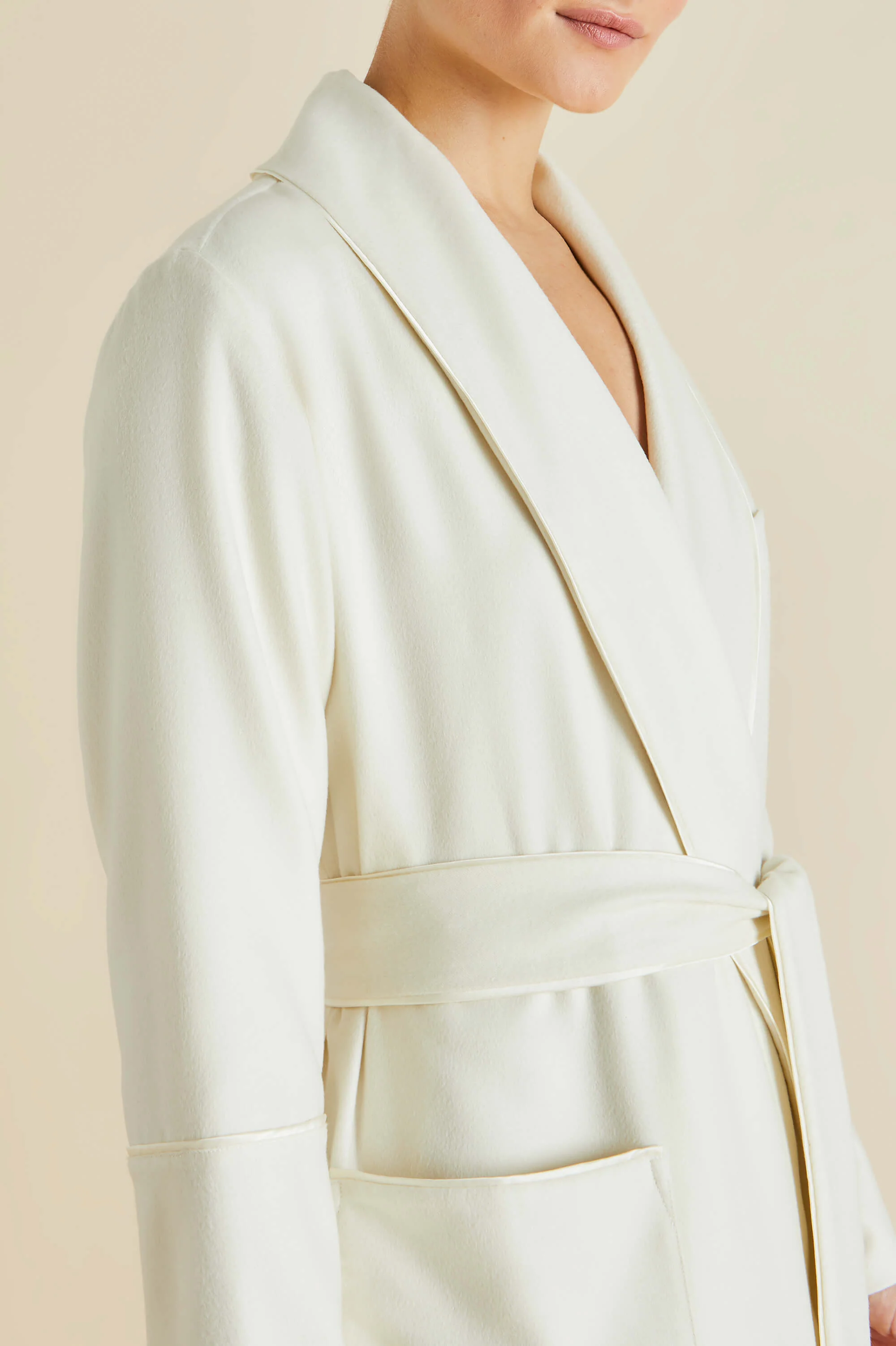 Logan Aspen Ivory Robe in Cashmere - Image 3