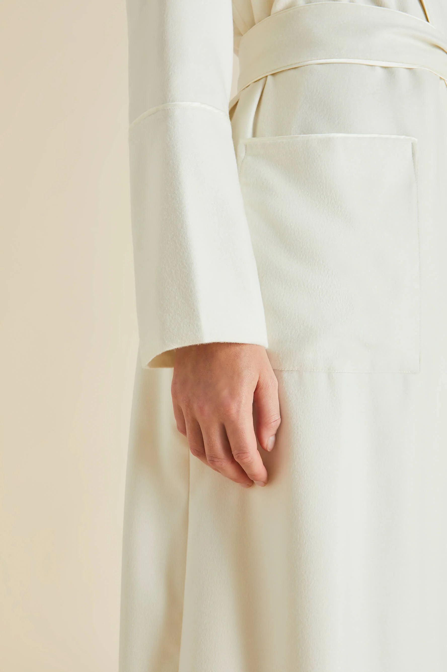 Logan Aspen Ivory Robe in Cashmere - Image 5