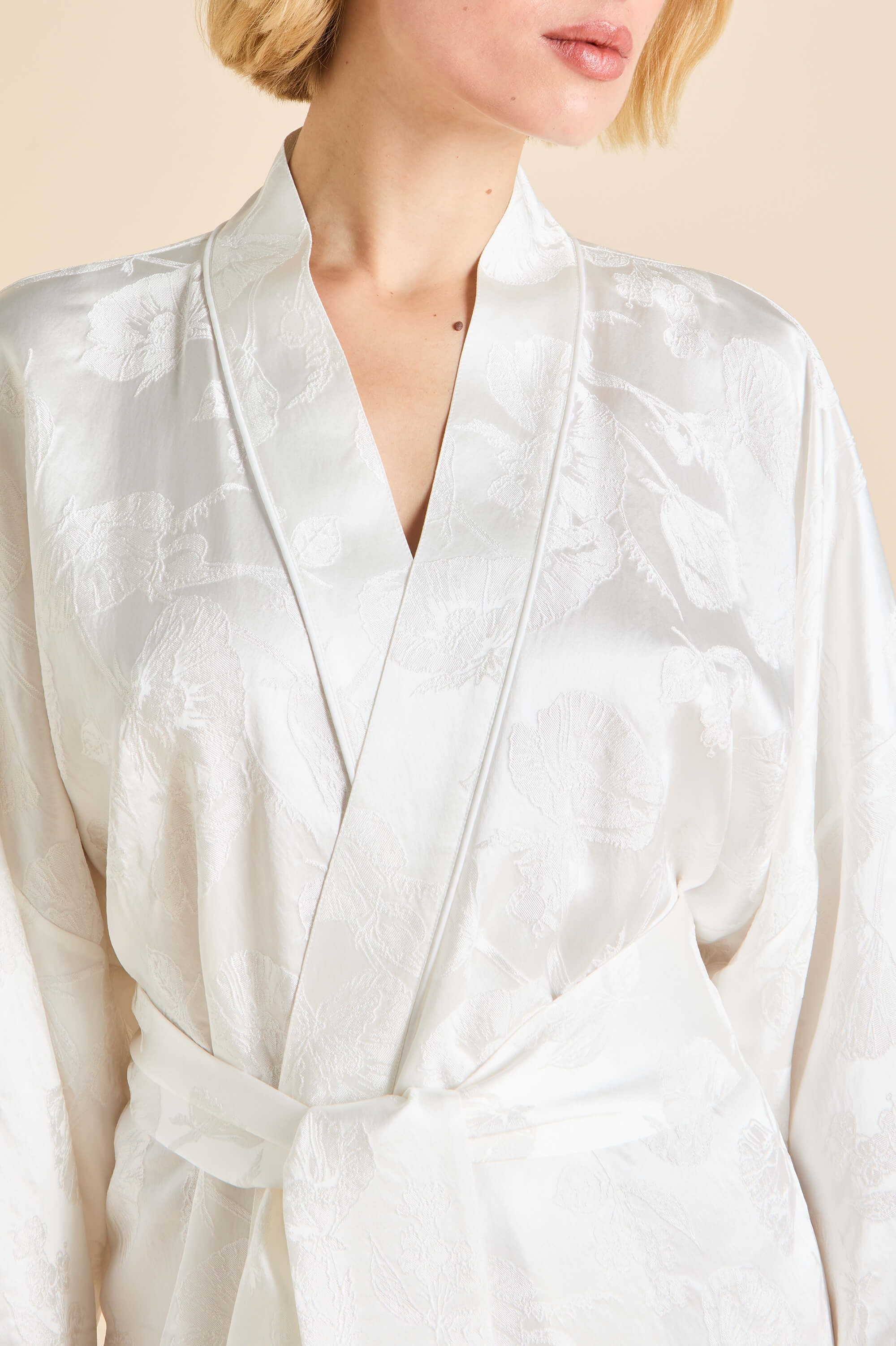 Mimi Liliana Ivory Floral Robe in Silk Jacquard - Image 3