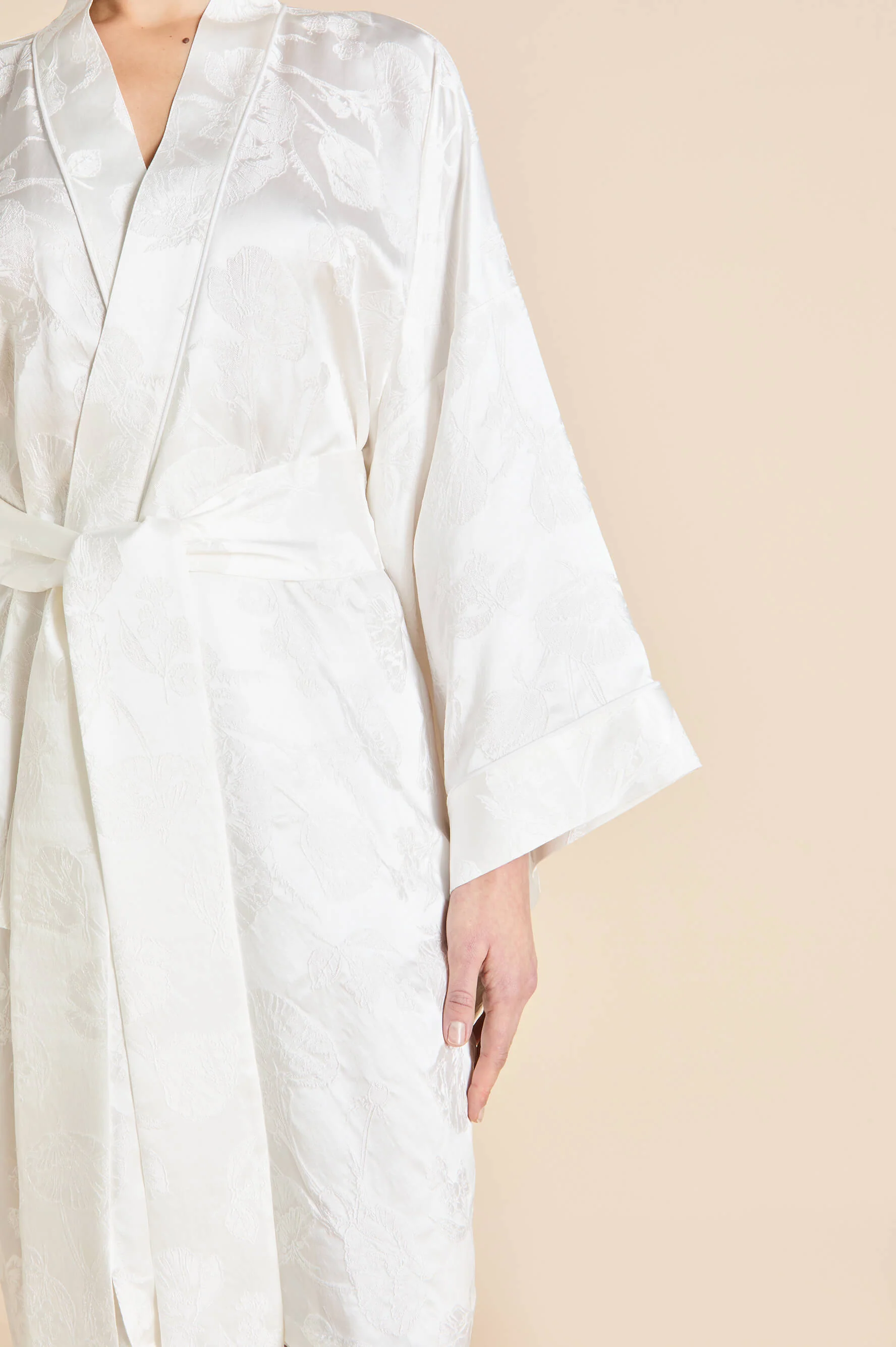 Mimi Liliana Ivory Floral Robe in Silk Jacquard - Image 4