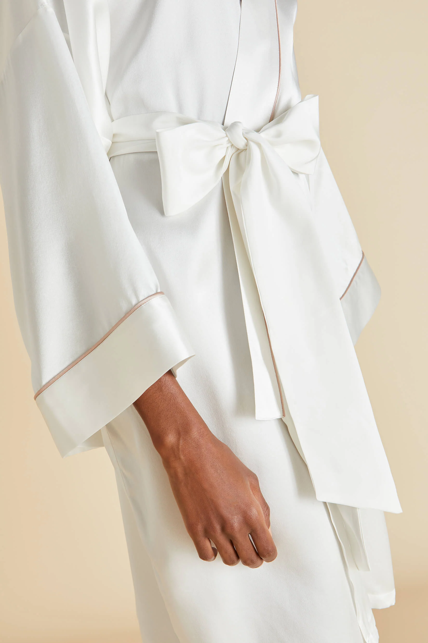 Mimi Ivory Oyster Robe in Silk Satin - Image 4
