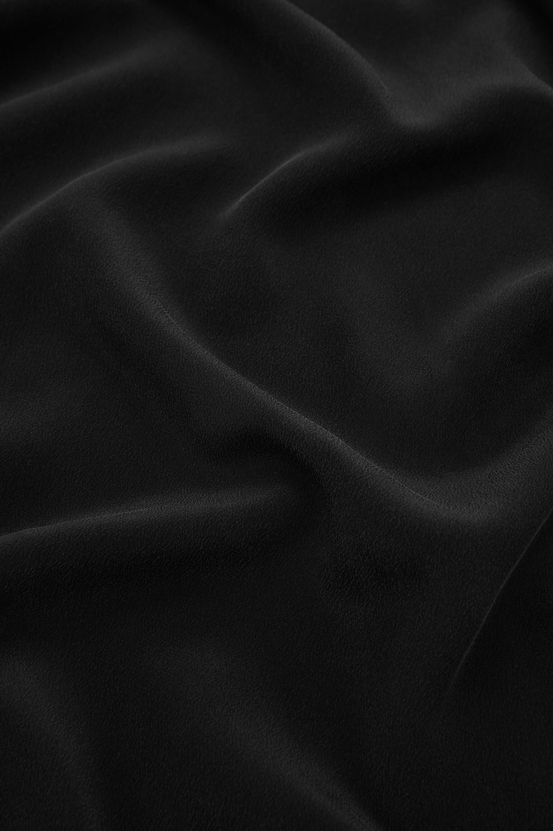 Queenie Black Robe in Silk Crêpe de Chine - Image 6