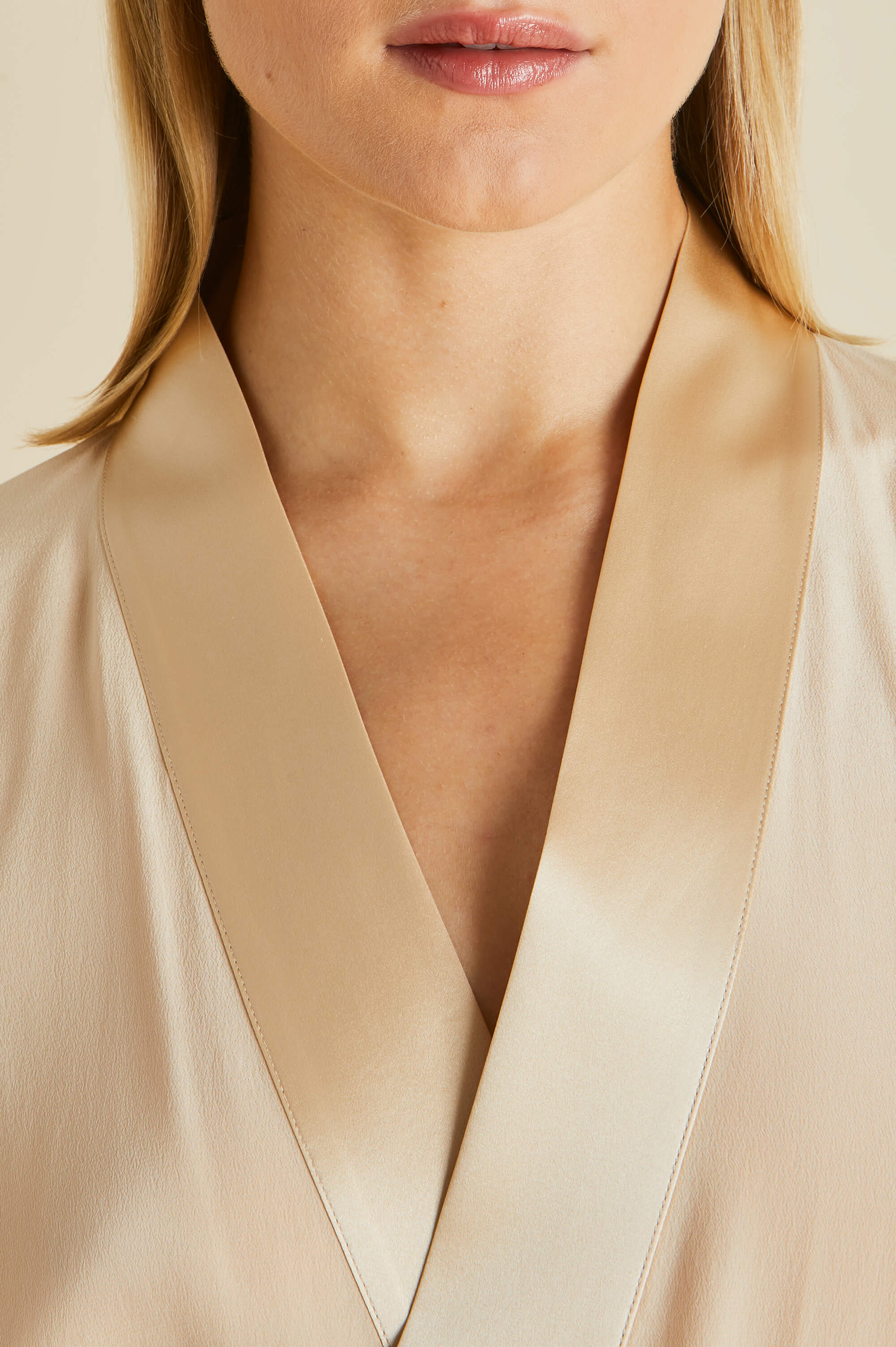 Queenie Caramel Robe in Silk Crêpe de Chine - Image 3