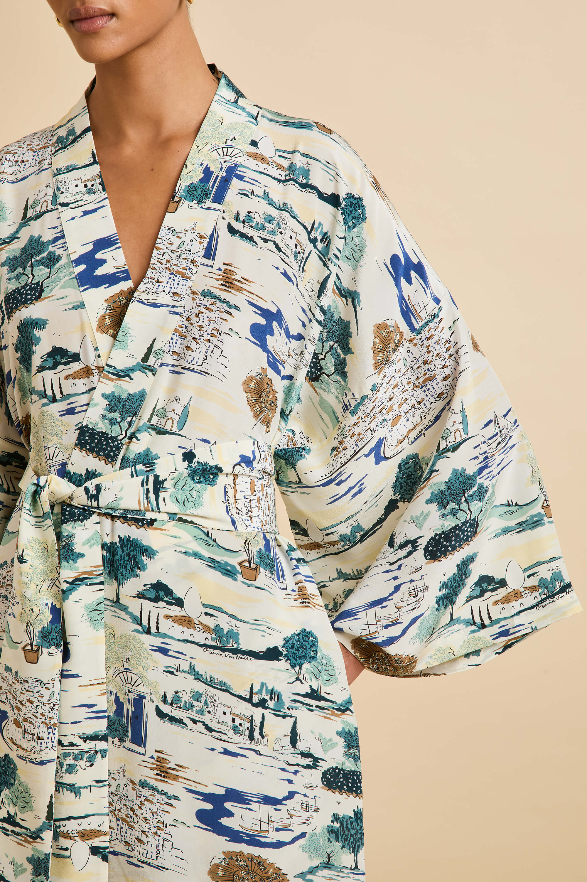Queenie Cadaqués Cream Landscape Robe in Silk Crêpe de Chine - Image 3