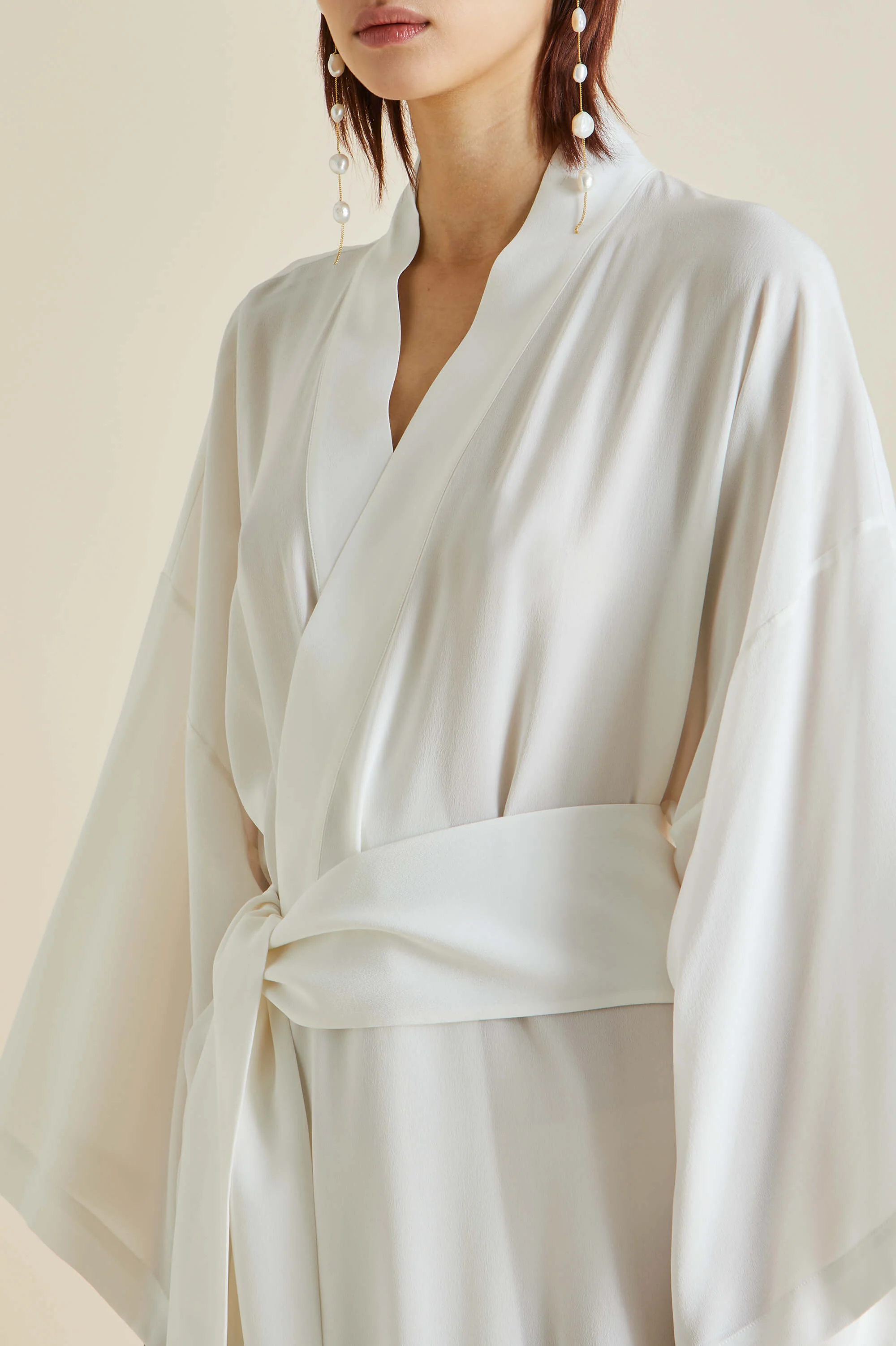 Queenie Ivory White Robe in Silk Crêpe de Chine - Image 3