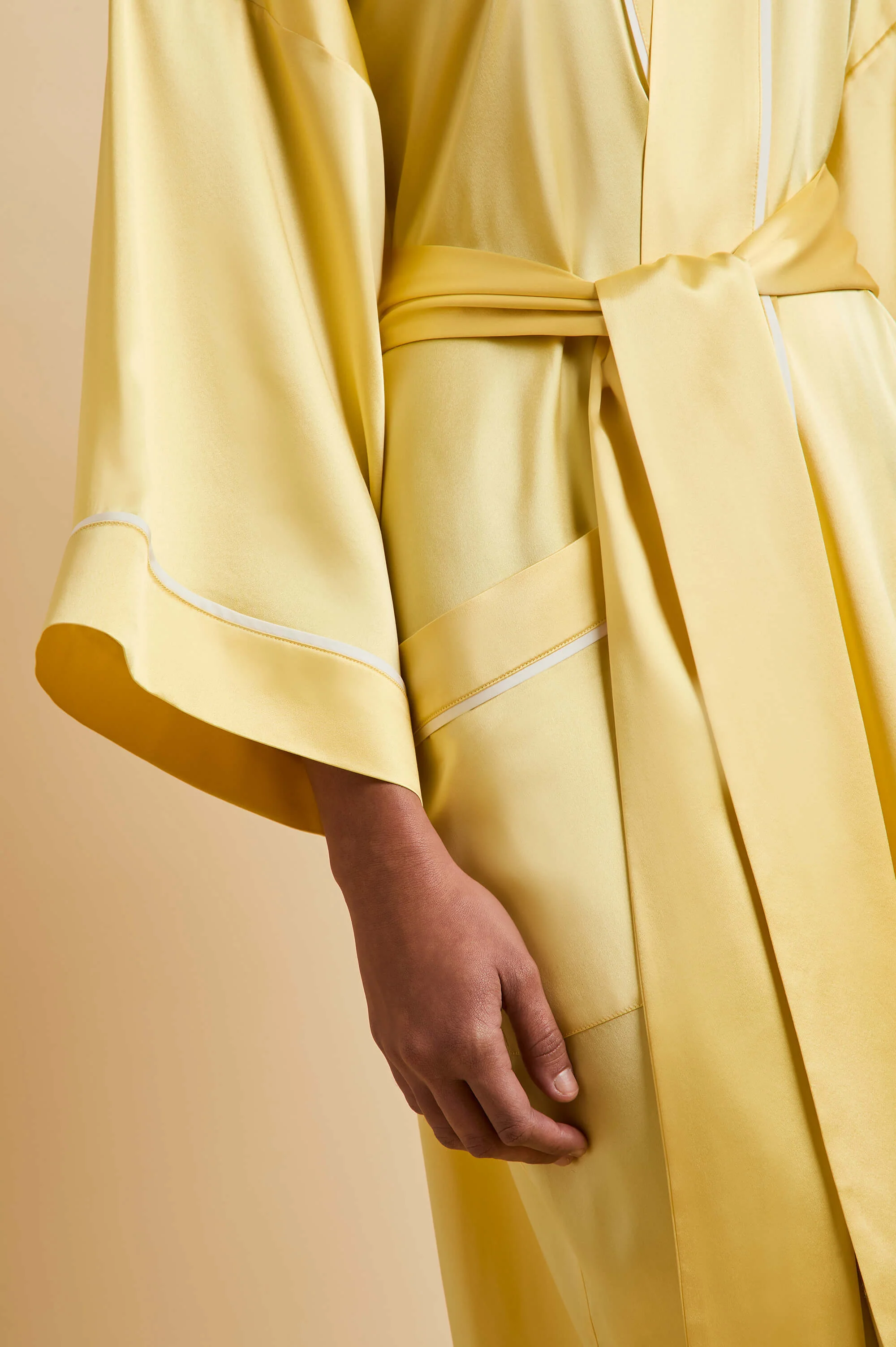 Sabine Limón Yellow Robe in Silk Satin - Image 3
