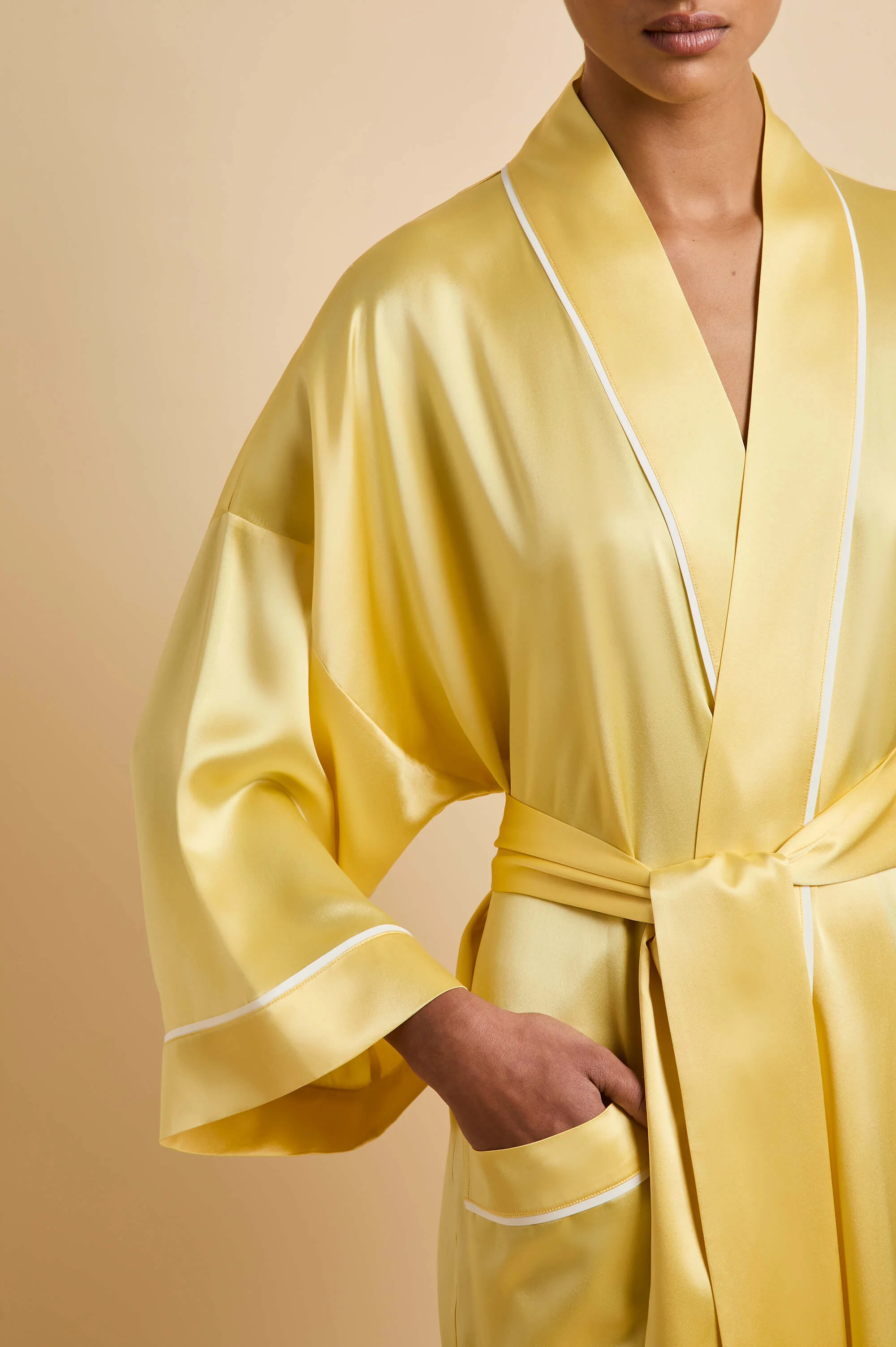 Sabine Limón Yellow Robe in Silk Satin - Image 4