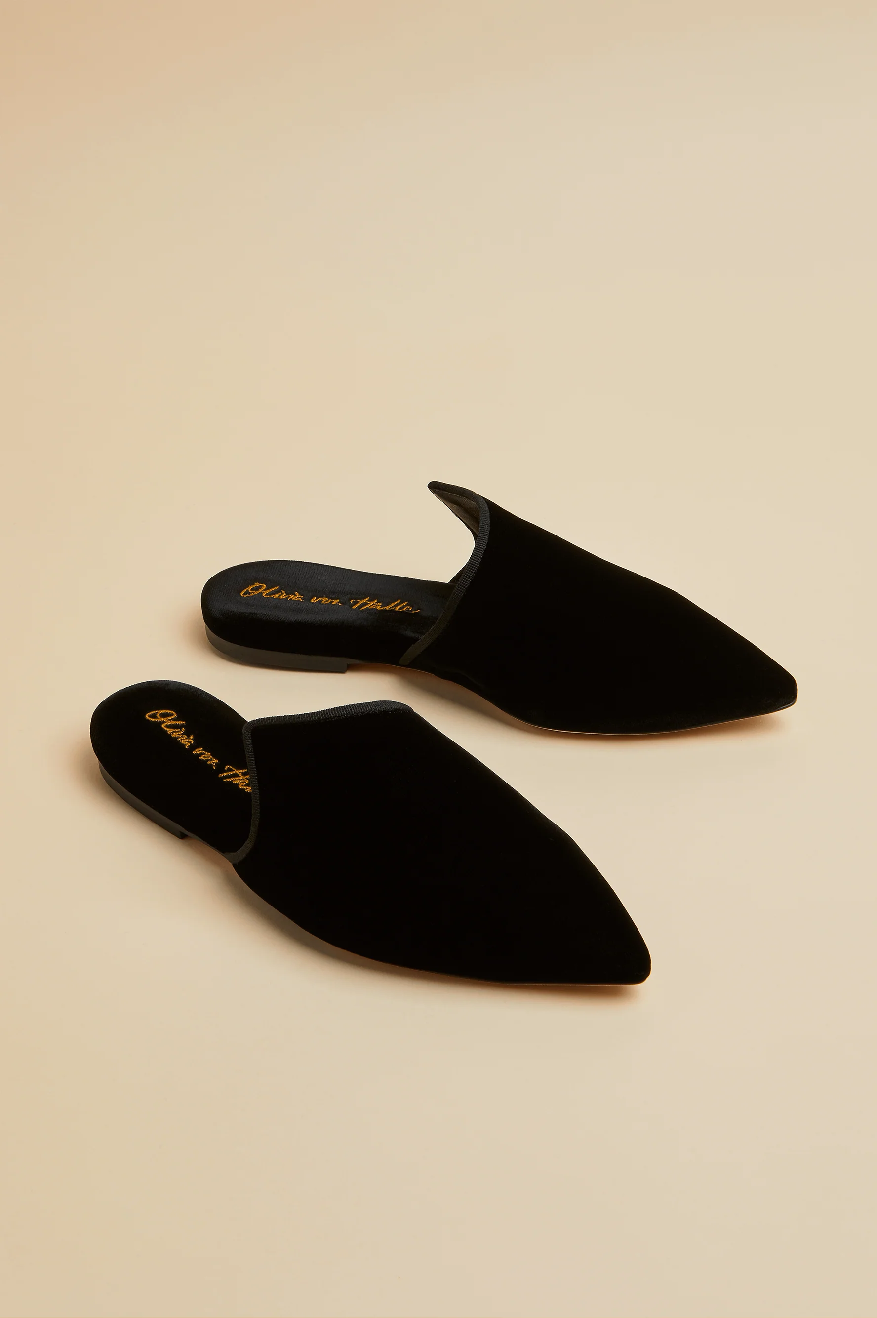 Contessa Verona Black Slippers in Velvet - Image 4
