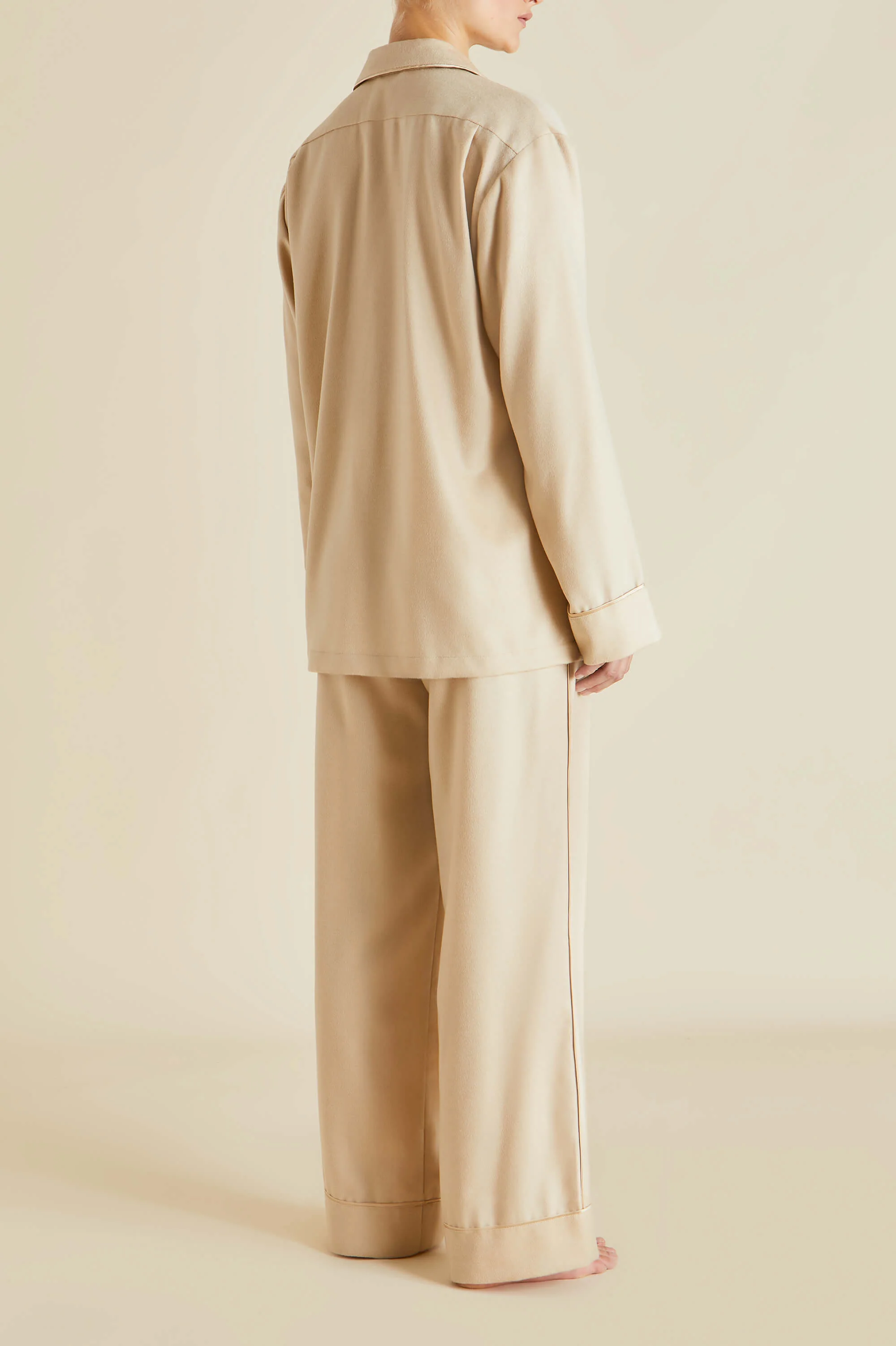 Vanderbilt Muscat Beige Pyjamas in Cashmere - Image 3