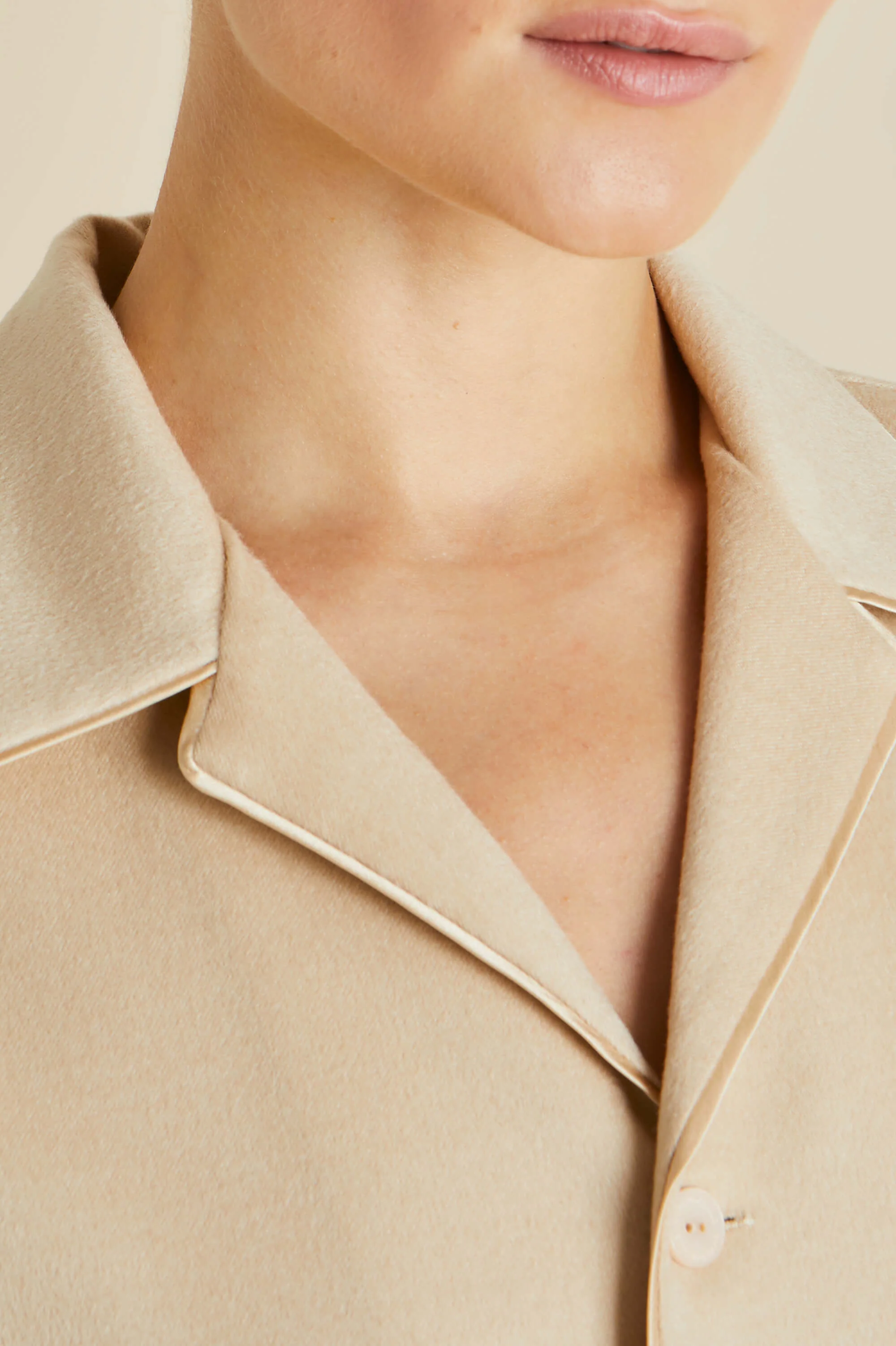 Vanderbilt Muscat Beige Pyjamas in Cashmere - Image 4