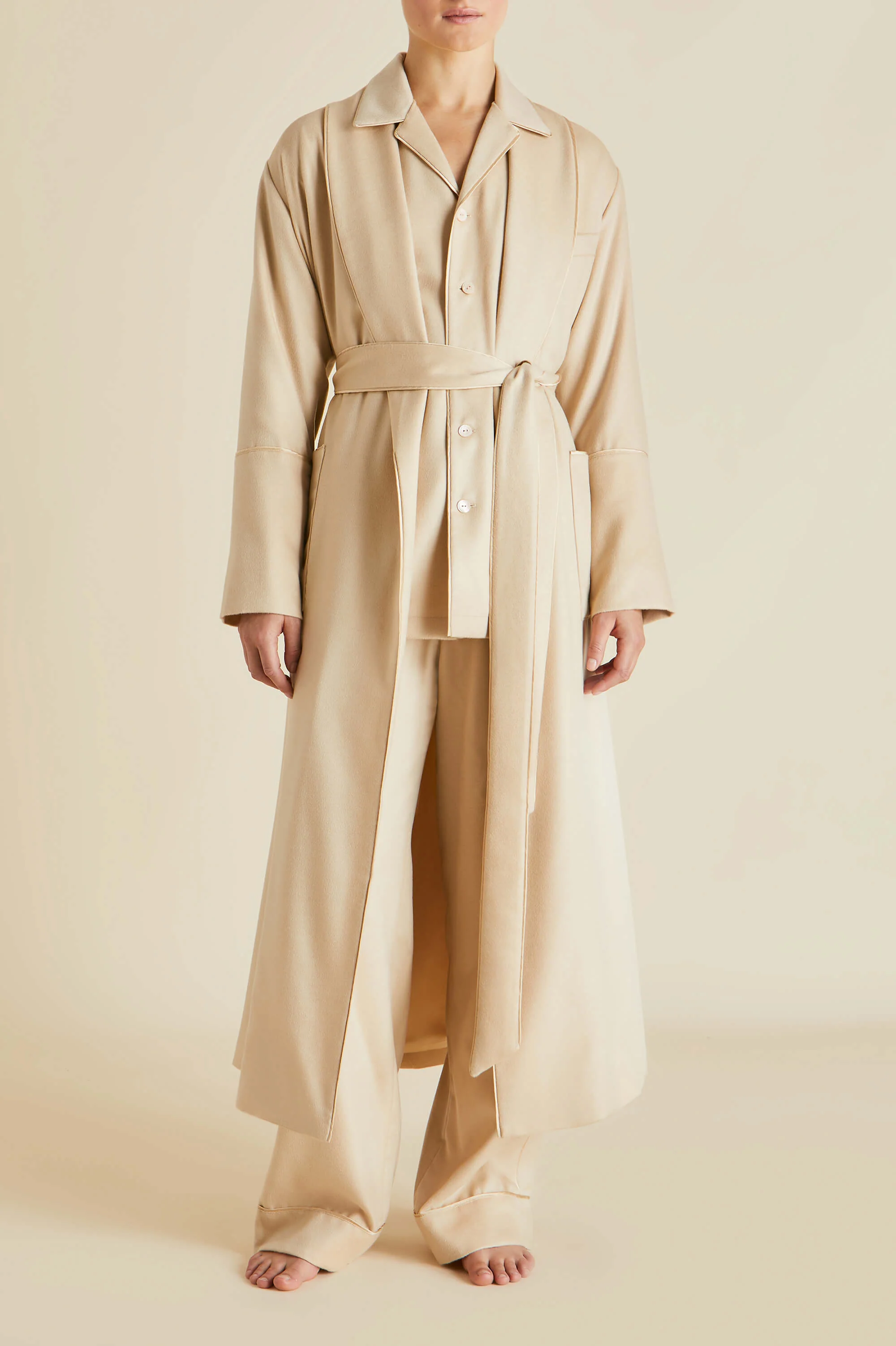 Vanderbilt Muscat Beige Pyjamas in Cashmere - Image 5