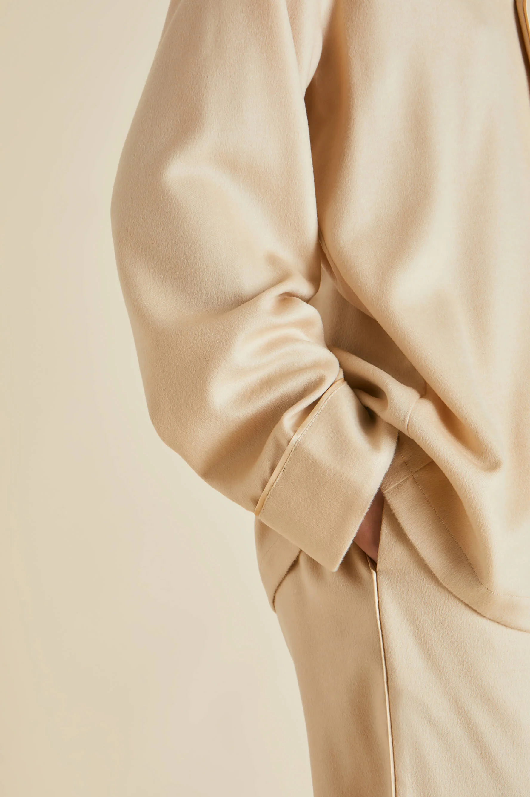 Vanderbilt Muscat Beige Pyjamas in Cashmere - Image 6