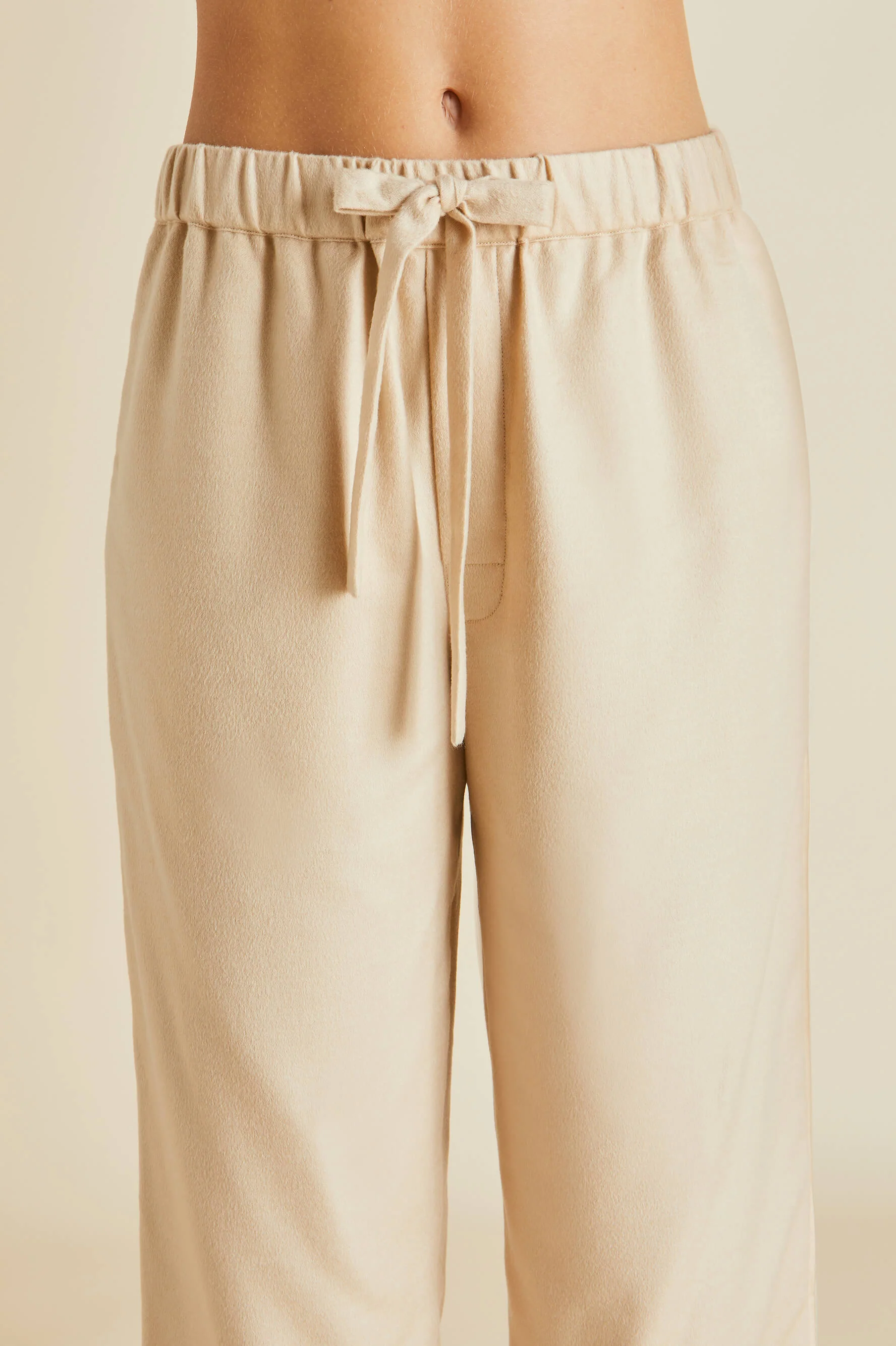 Vanderbilt Muscat Beige Pyjamas in Cashmere - Image 7