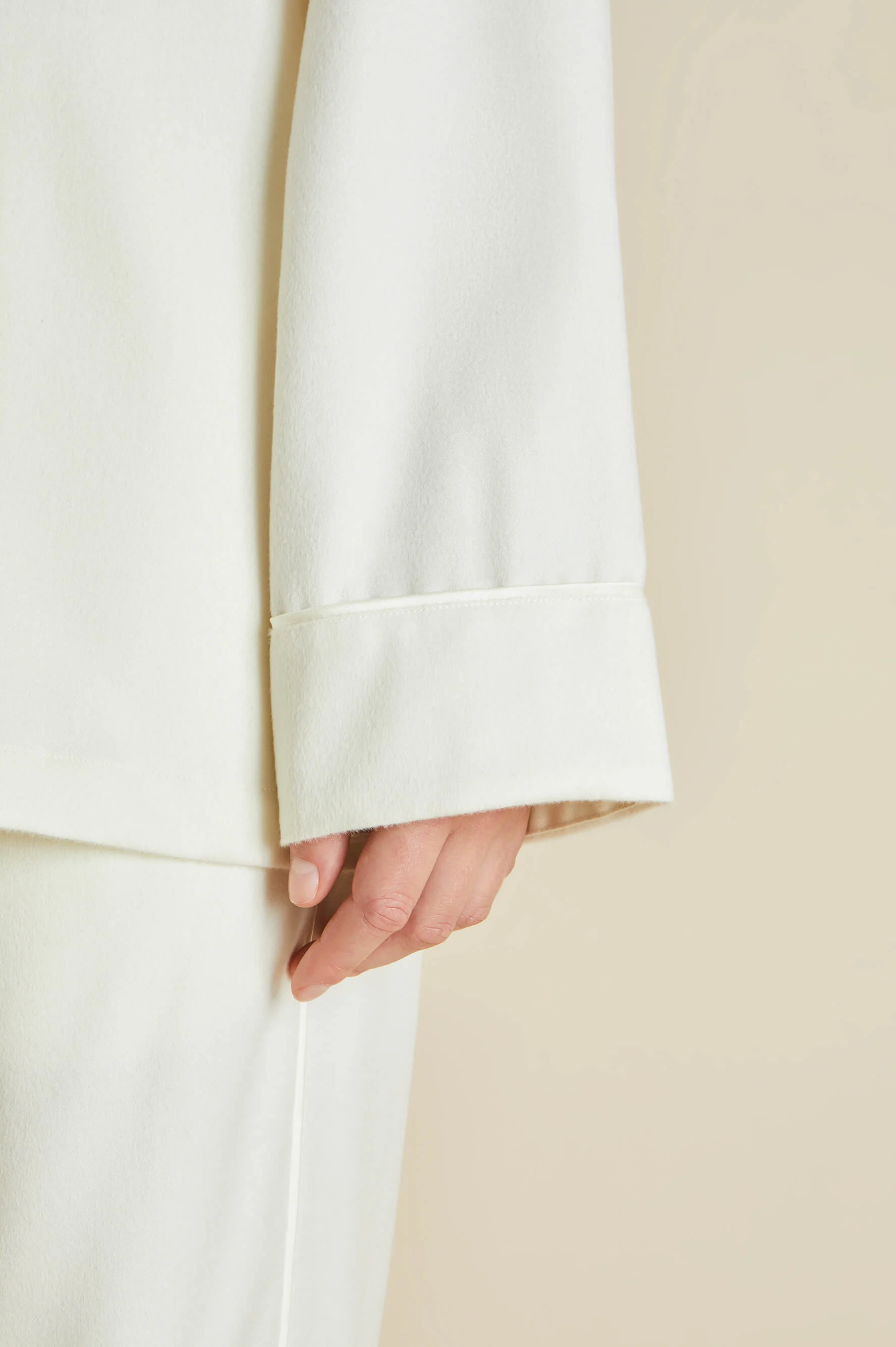 Vanderbilt Aspen Ivory Pyjamas in Cashmere - Image 7