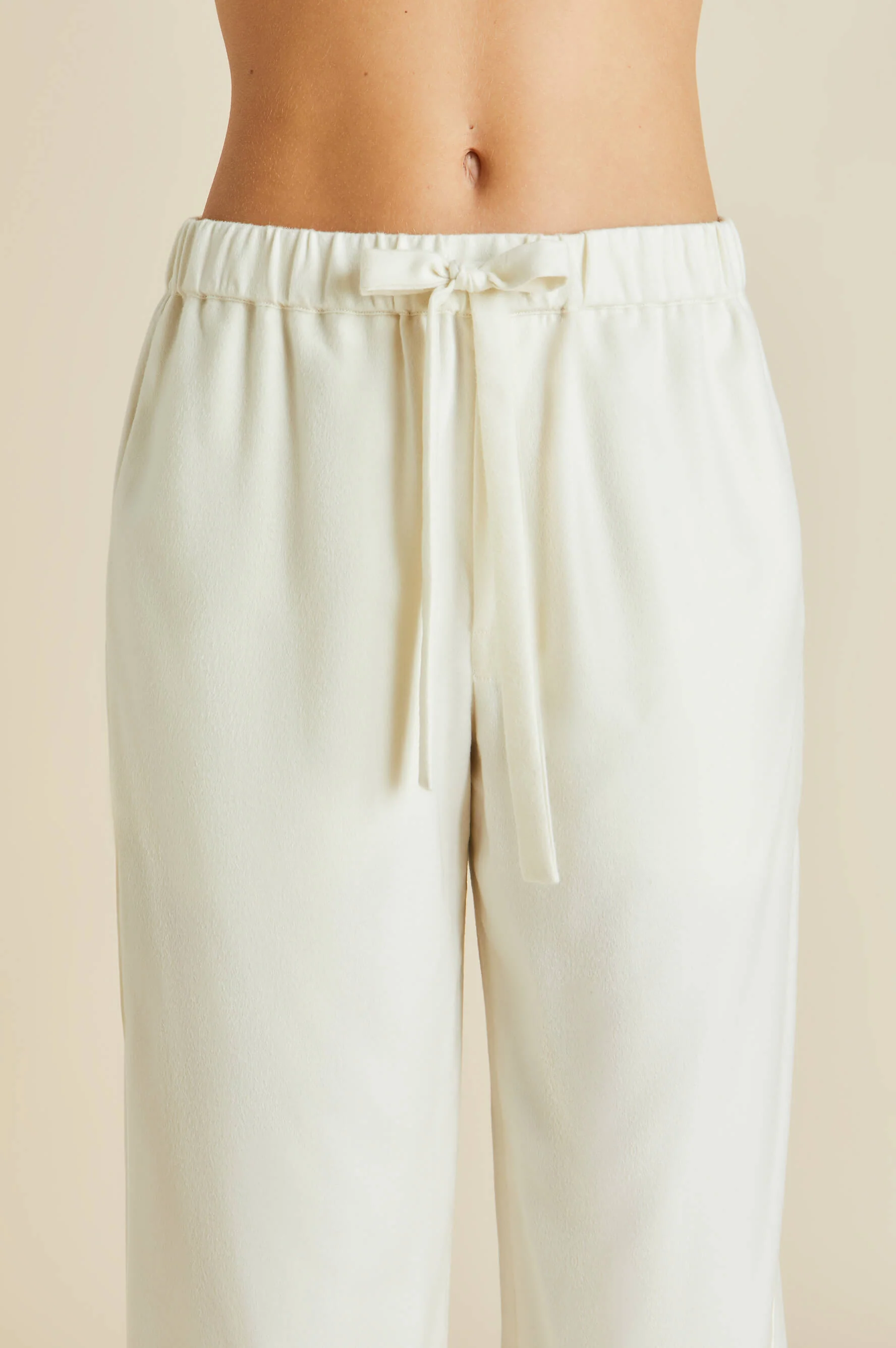 Vanderbilt Aspen Ivory Pyjamas in Cashmere - Image 8